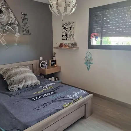 Moderne Climatisee Avec Piscine Chauffee