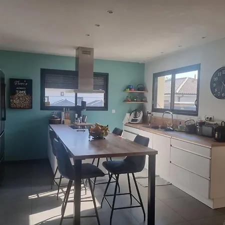Moderne Climatisee Avec Piscine Chauffee מלון *