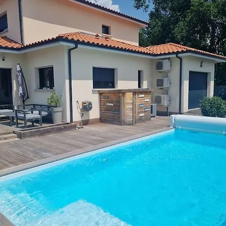 Moderne Climatisee Avec Piscine Chauffee מלון *